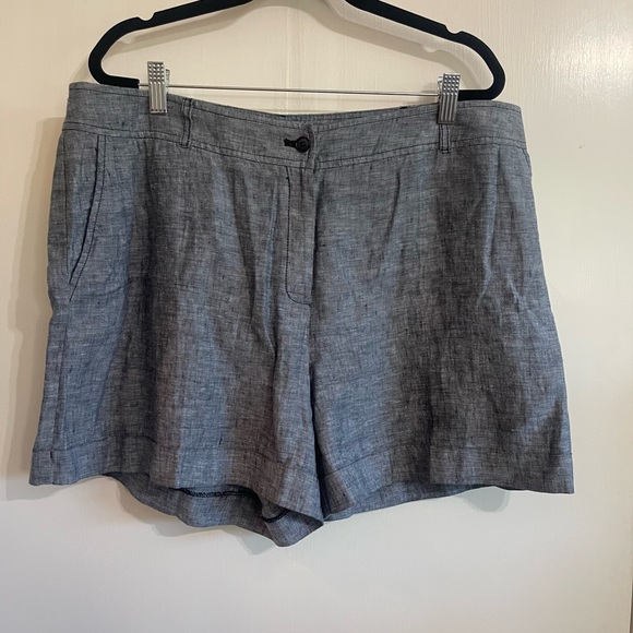 Jones New York NWT Navy Bermuda Shorts with Tailored Fit and Textured Fabric - Picture 1 of 12
